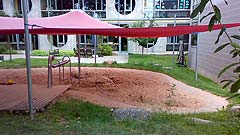Sandkasten Kinderspielplatz überdacht